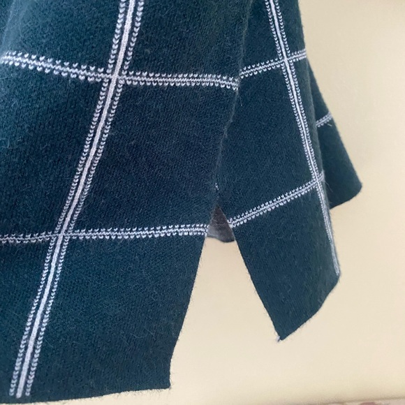 Tahari Dark Green Plaid Sweater - Picture 3 of 6